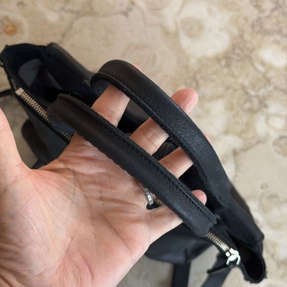 Roots Leather Large Satchel Convertible Crossbody Bag - Picture 8 of 16